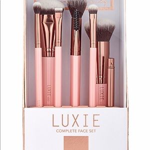 Luxie 8pc make up brush set 💋